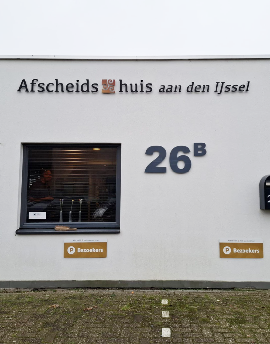 Afscheidshuis aan den IJssel | Goos Reclamemakers B.V.